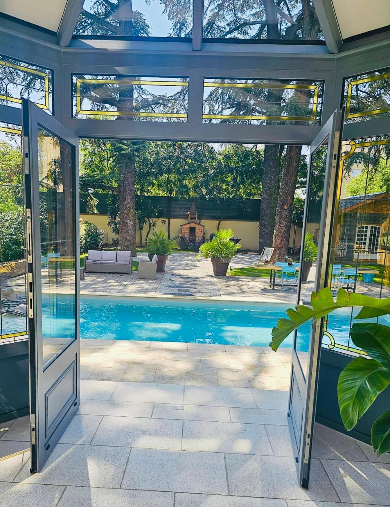 Chateau Grandclement Lyon Villeurbanne Niveau Rdc - Tresor Cache En Ville Avec Vue Piscine Et Parc Exterior photo