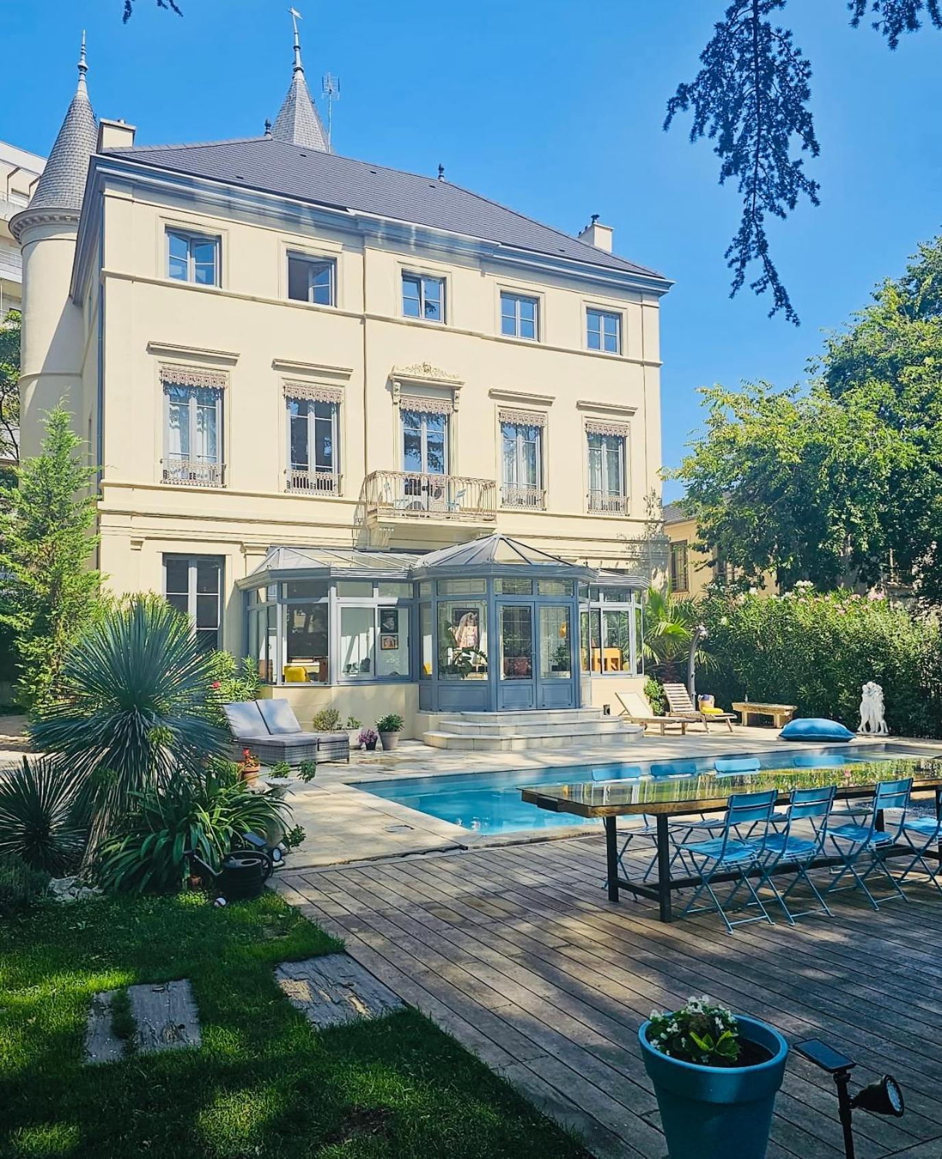 Chateau Grandclement Lyon Villeurbanne Niveau Rdc - Tresor Cache En Ville Avec Vue Piscine Et Parc Exterior photo