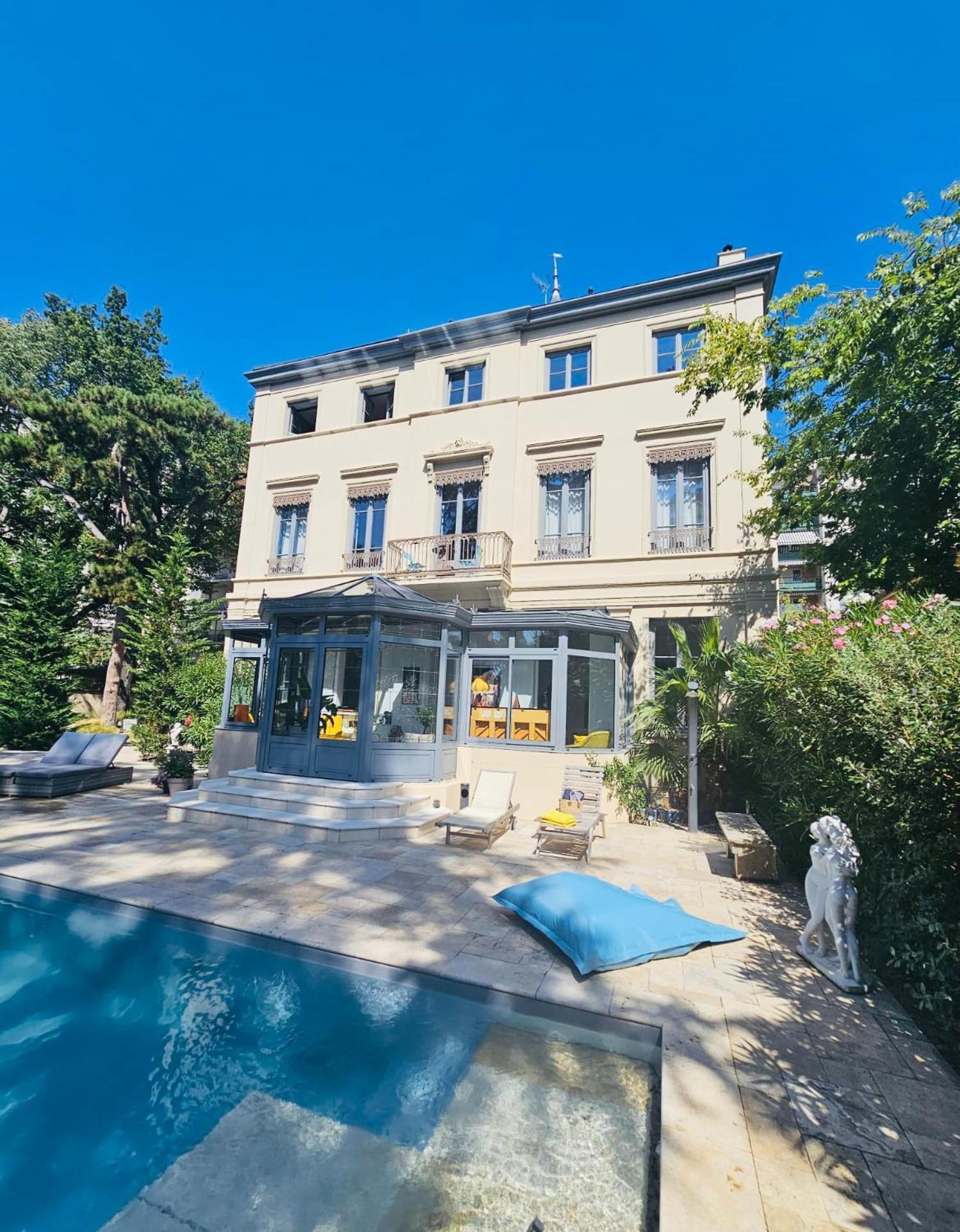Chateau Grandclement Lyon Villeurbanne Niveau Rdc - Tresor Cache En Ville Avec Vue Piscine Et Parc Exterior photo